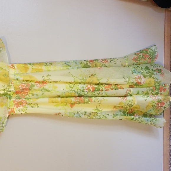 Vintage 1960's/70's Buttercup Yellow Dress - Picture 10 of 12